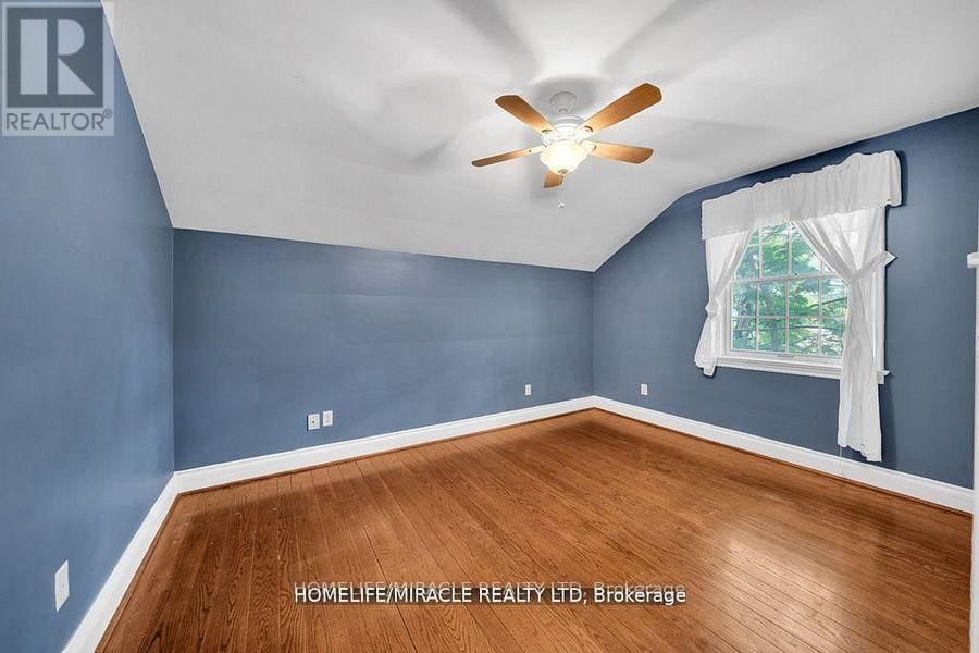 10 HOUGHTON BOULEVARD Image 26