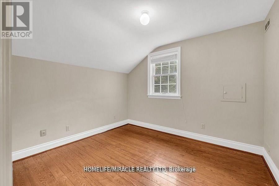 10 HOUGHTON BOULEVARD Image 27