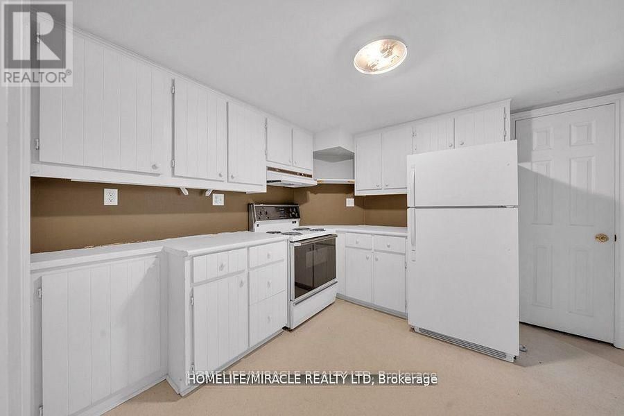 10 HOUGHTON BOULEVARD Image 28