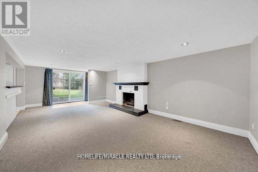 10 HOUGHTON BOULEVARD Image 29
