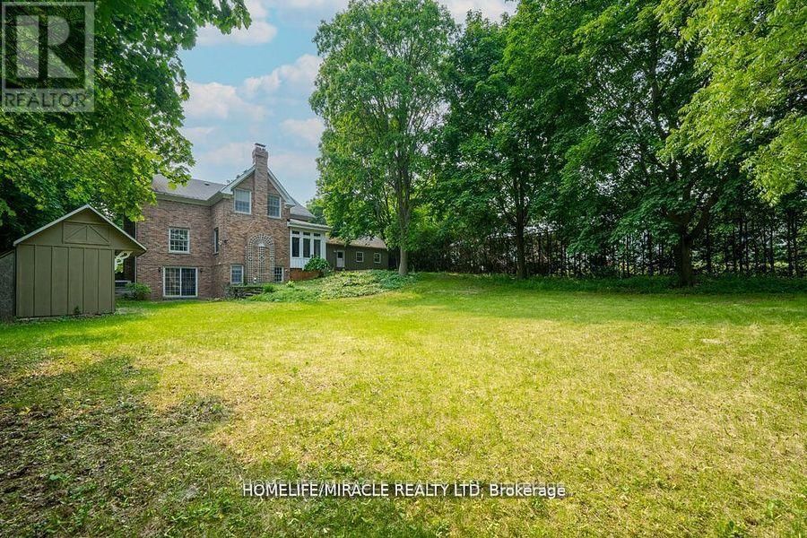 10 HOUGHTON BOULEVARD Image 32