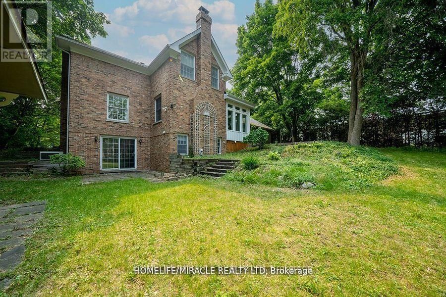 10 HOUGHTON BOULEVARD Image 33