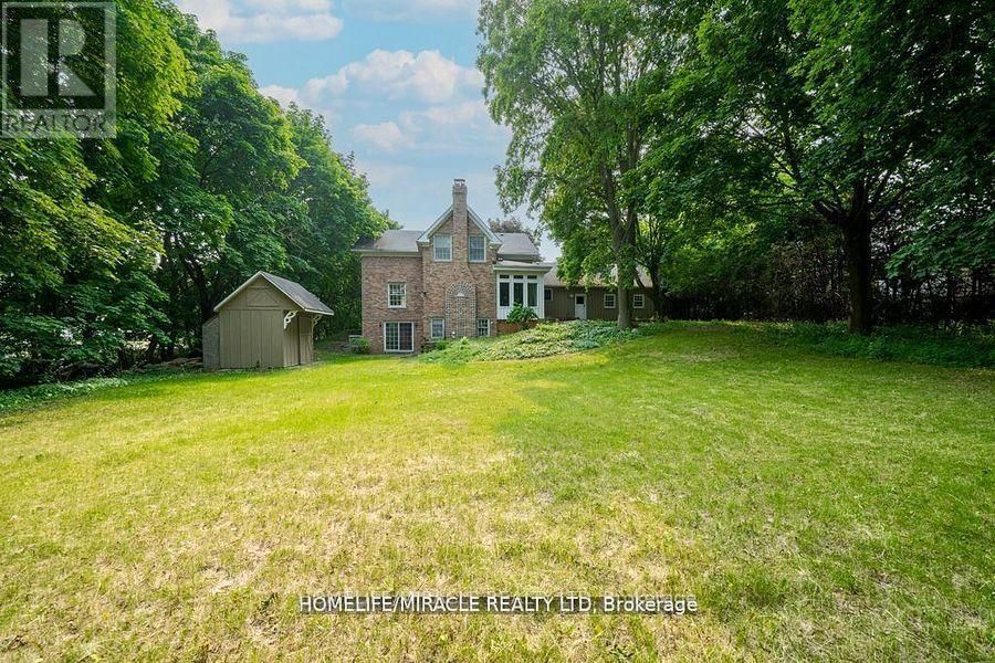 10 HOUGHTON BOULEVARD Image 35
