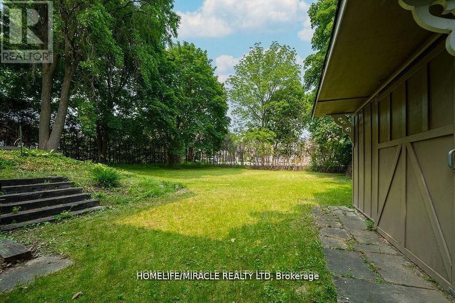 10 HOUGHTON BOULEVARD Image 36