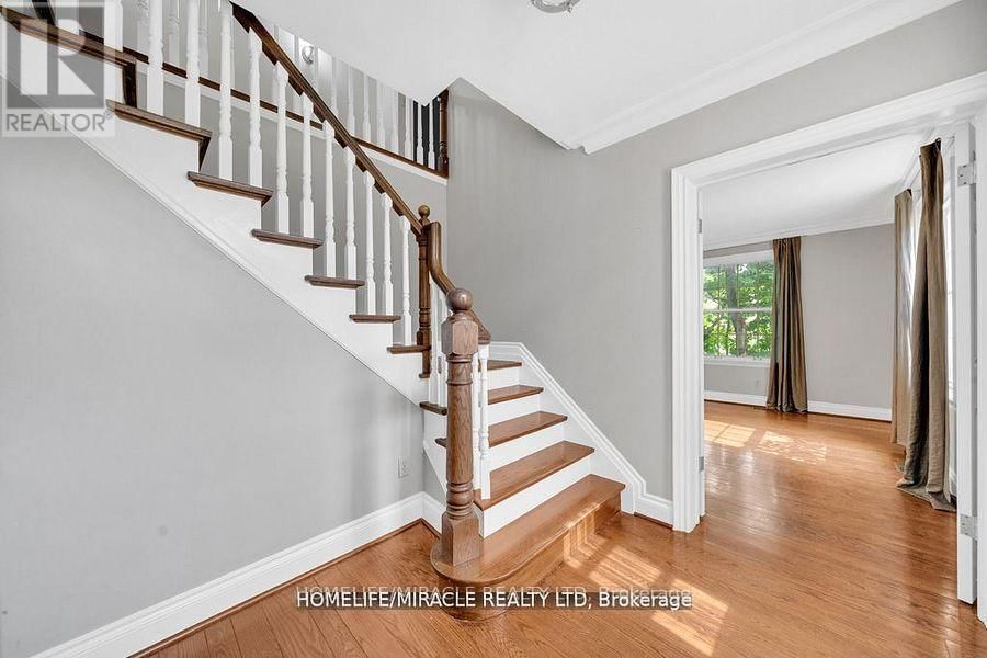 10 HOUGHTON BOULEVARD Image 8