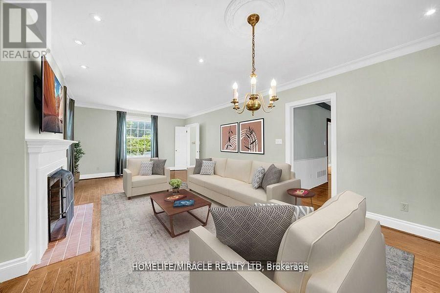 10 HOUGHTON BOULEVARD Image 9