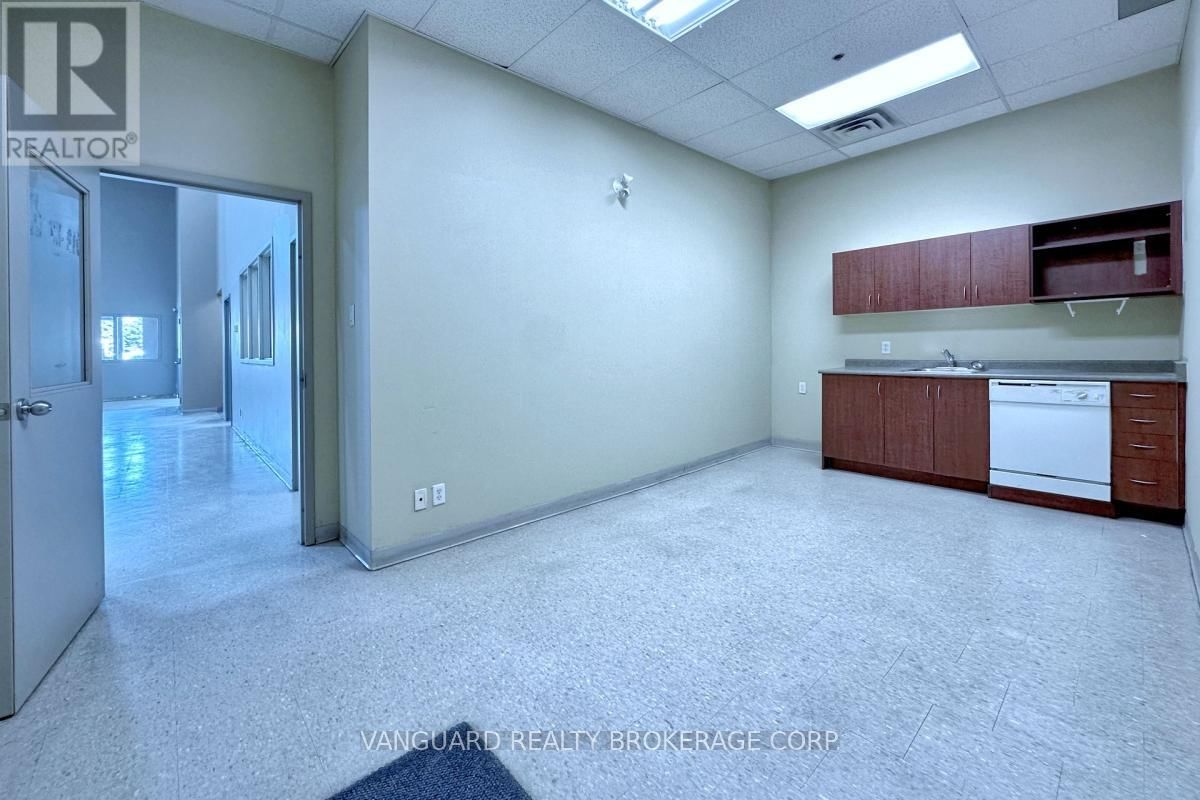 18-20 - 111 ZENWAY BOULEVARD Image 12
