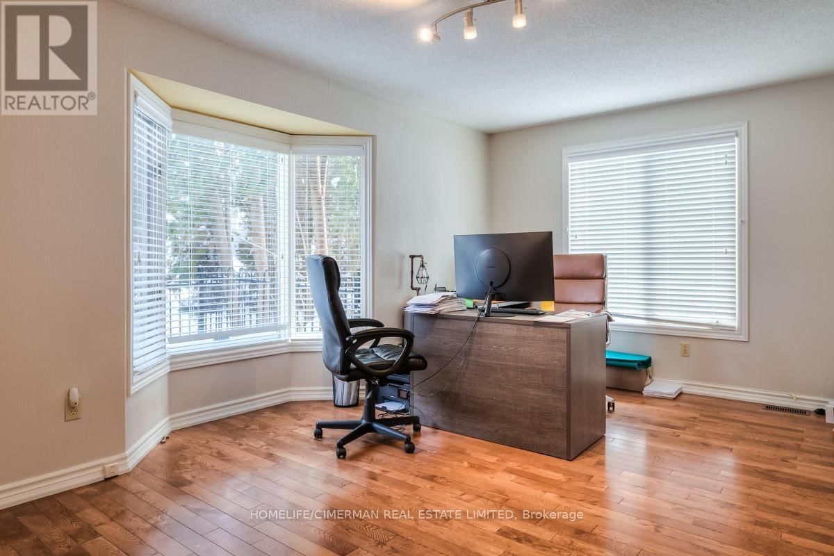 57 TREEGROVE CIRCLE Image 12