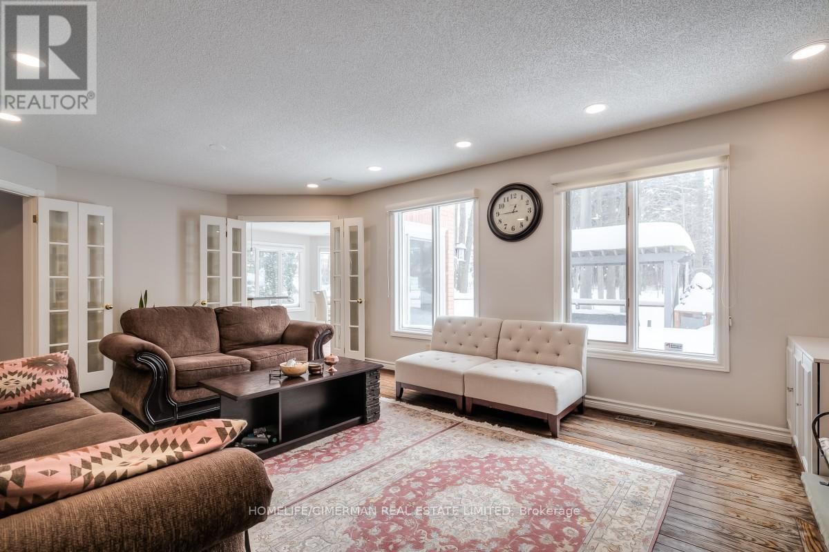 57 TREEGROVE CIRCLE Image 14
