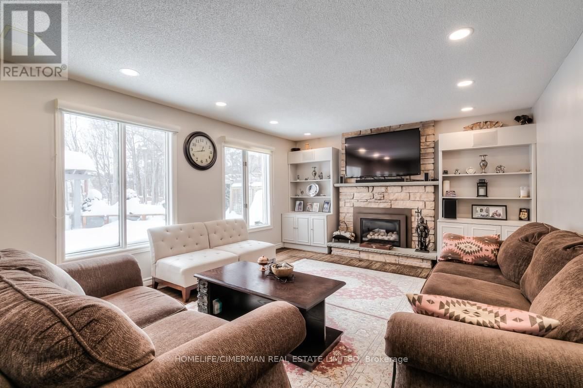 57 TREEGROVE CIRCLE Image 15