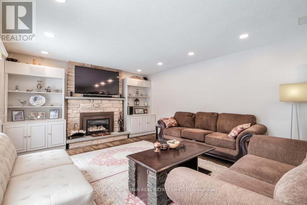 57 TREEGROVE CIRCLE Image 16
