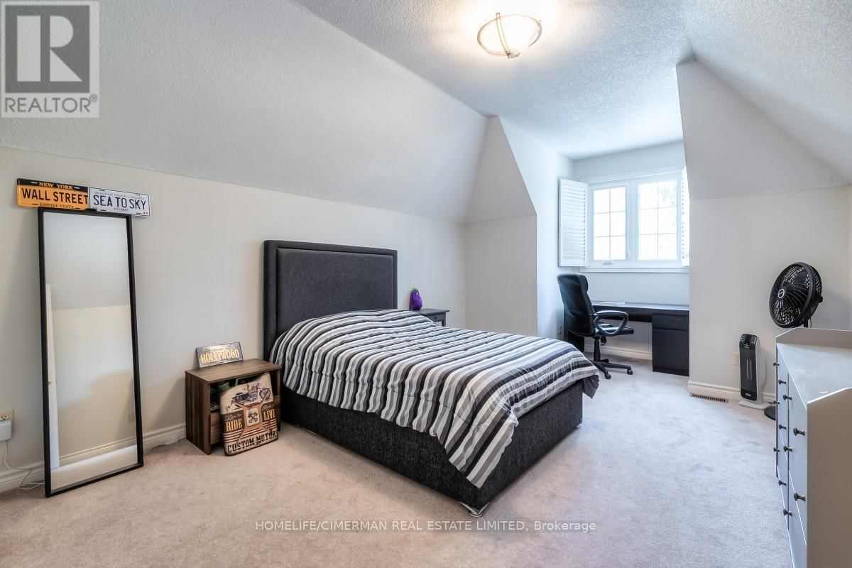 57 TREEGROVE CIRCLE Image 28