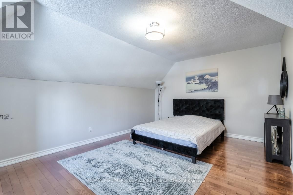 57 TREEGROVE CIRCLE Image 32