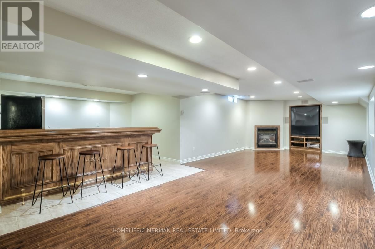 57 TREEGROVE CIRCLE Image 34