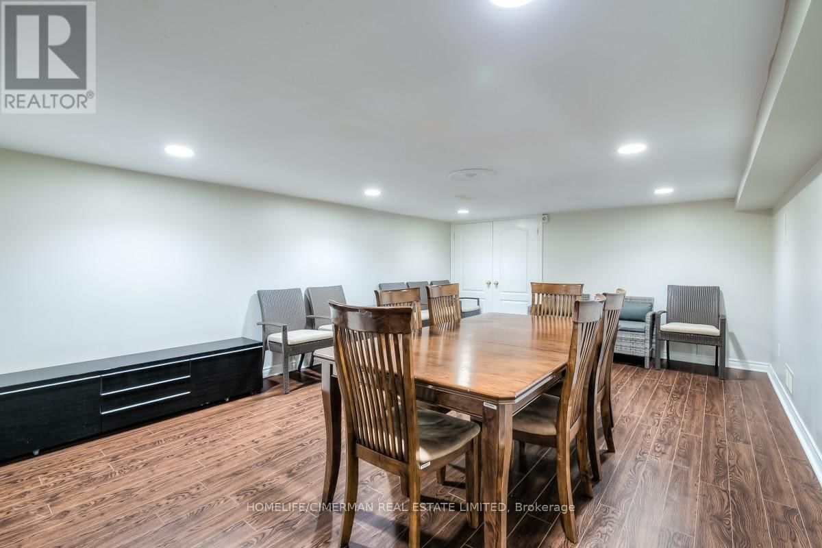 57 TREEGROVE CIRCLE Image 36