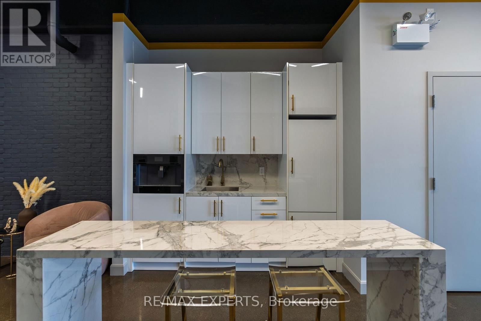 207 - 7777 WESTON ROAD Image 1