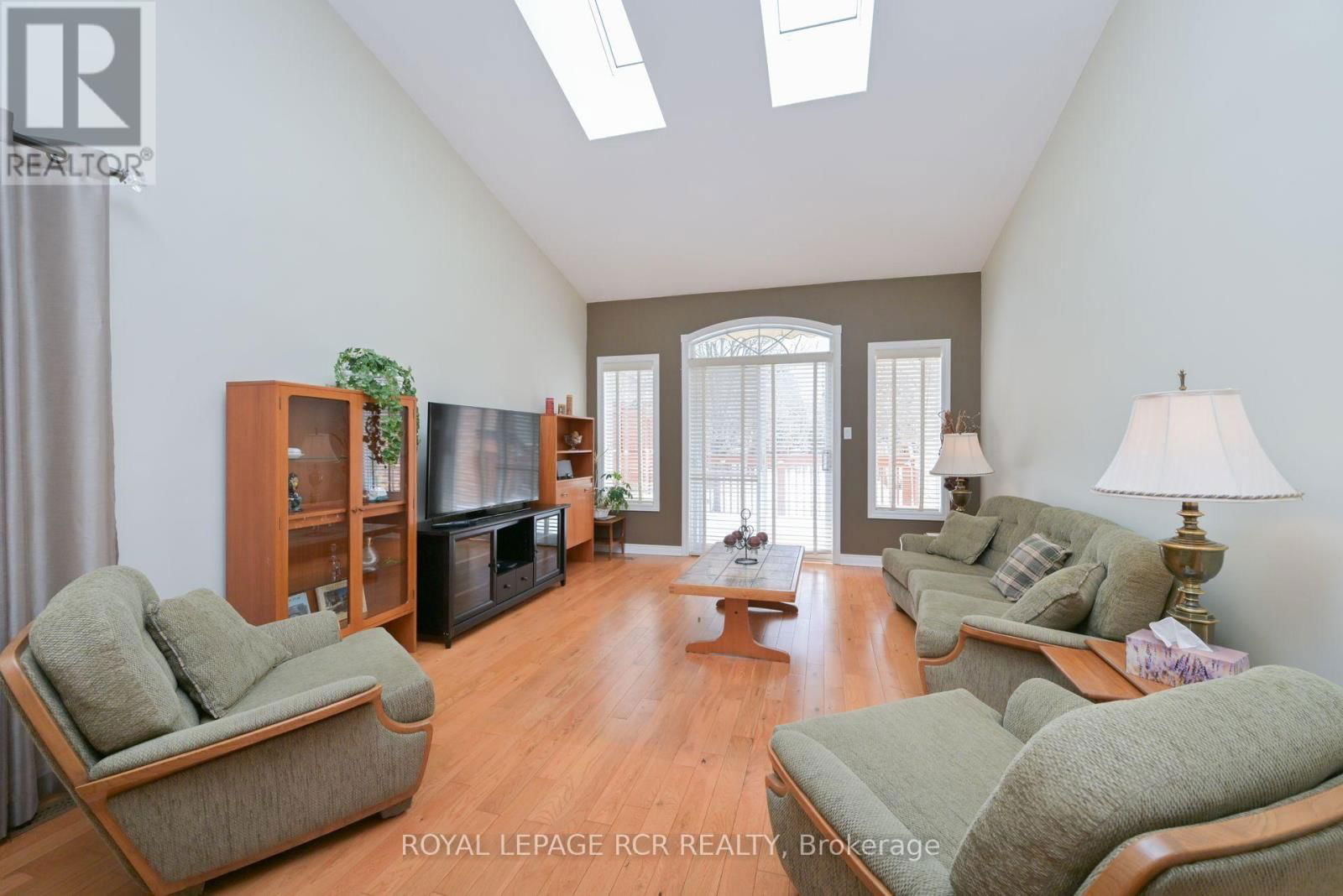 46 SUNSET BOULEVARD Image 10