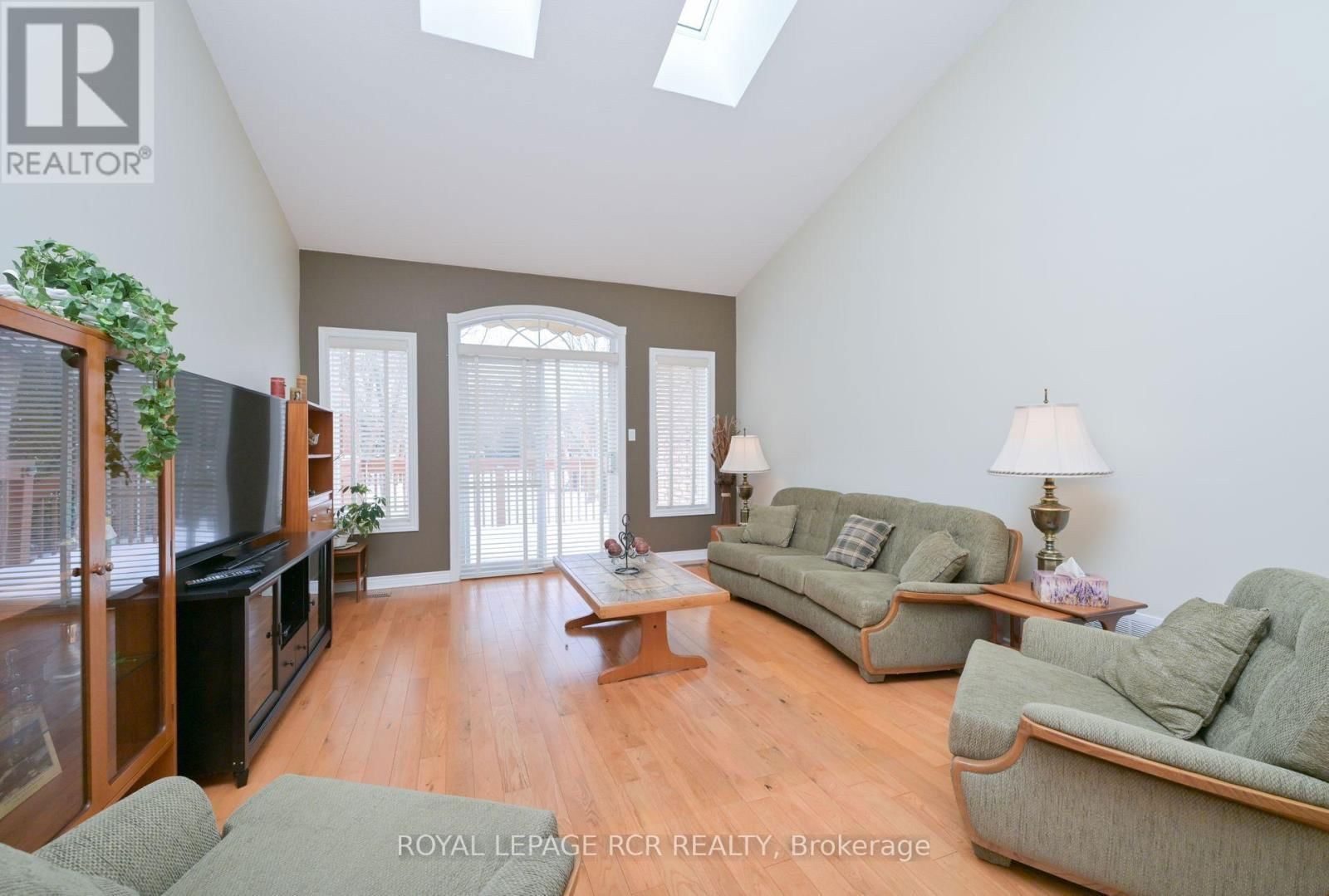46 SUNSET BOULEVARD Image 11