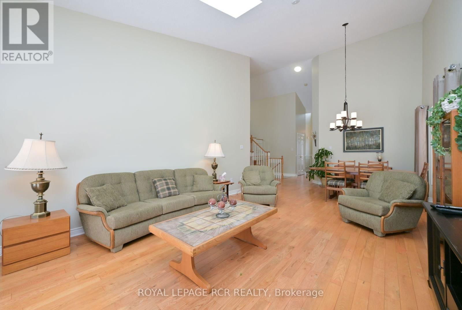 46 SUNSET BOULEVARD Image 12