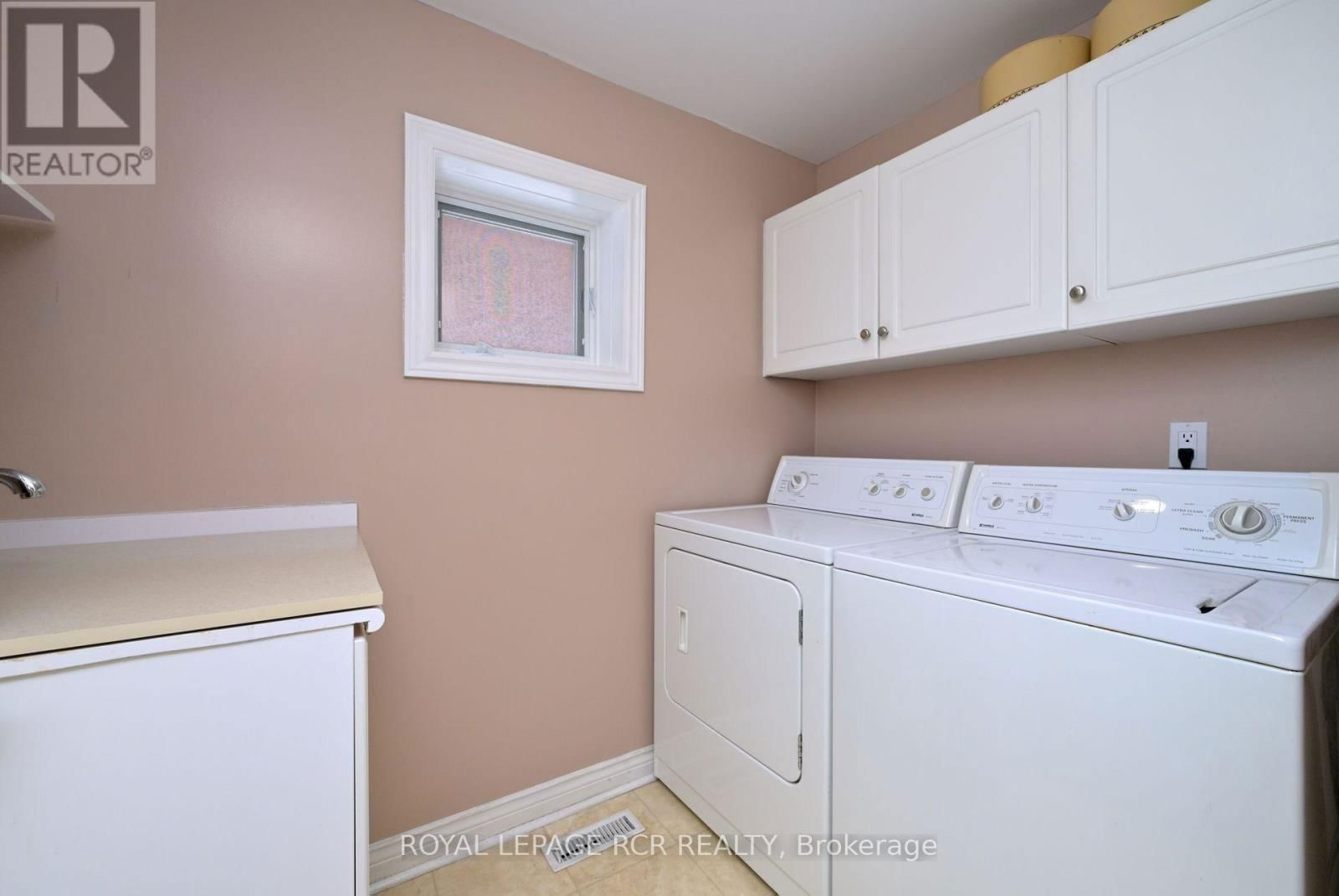 46 SUNSET BOULEVARD Image 22