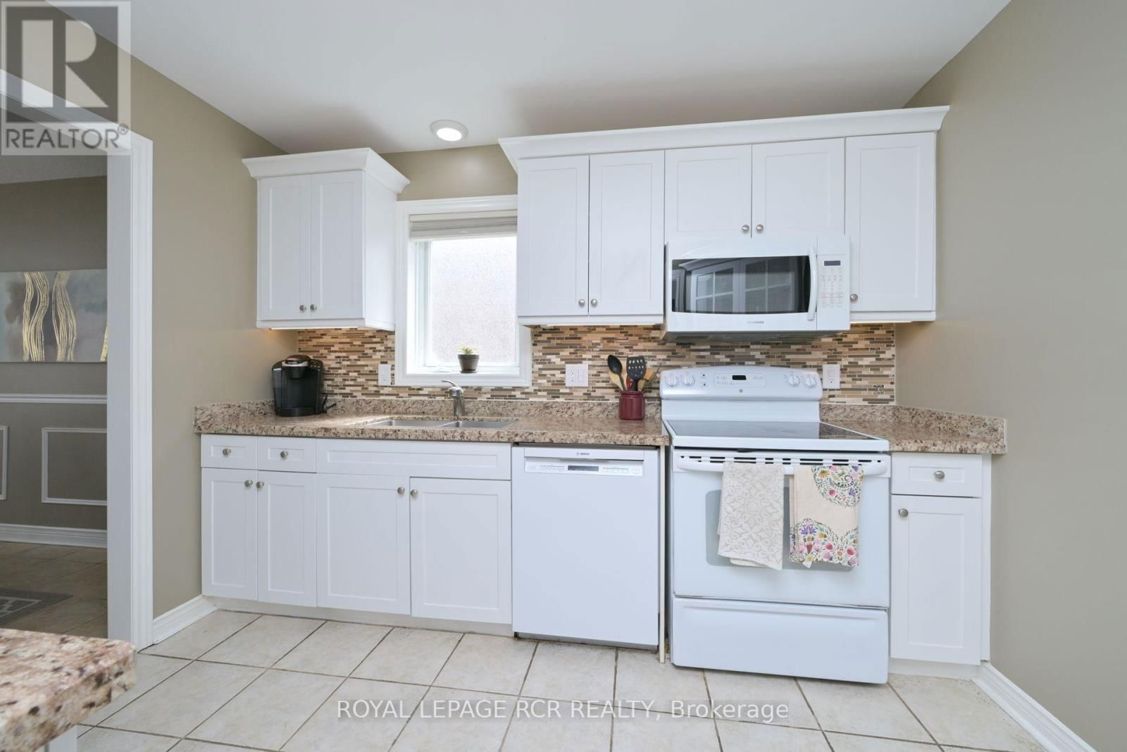 46 SUNSET BOULEVARD Image 4