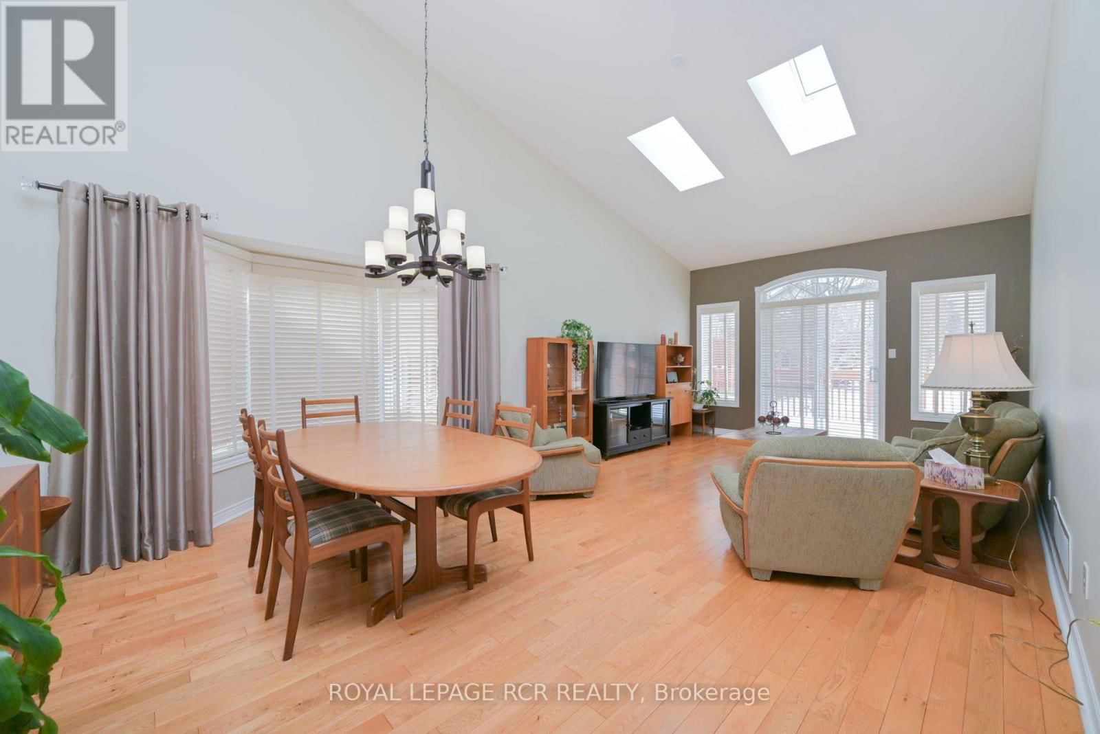 46 SUNSET BOULEVARD Image 9