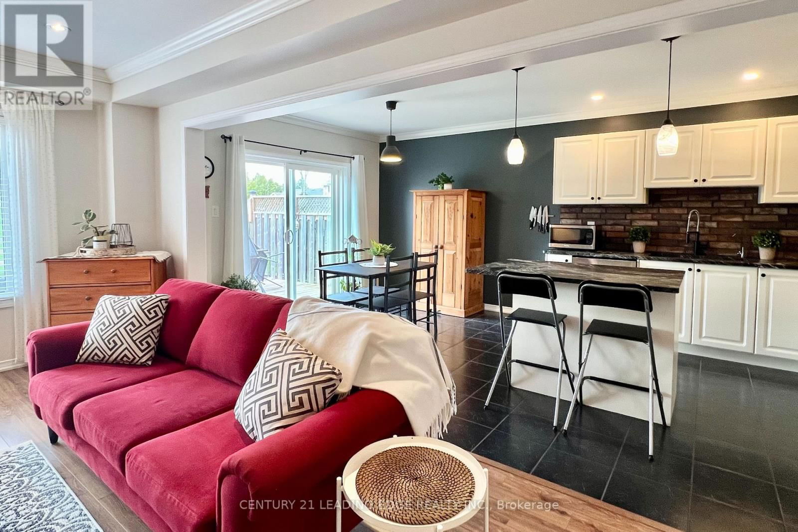14 RENNIE STREET Image 14