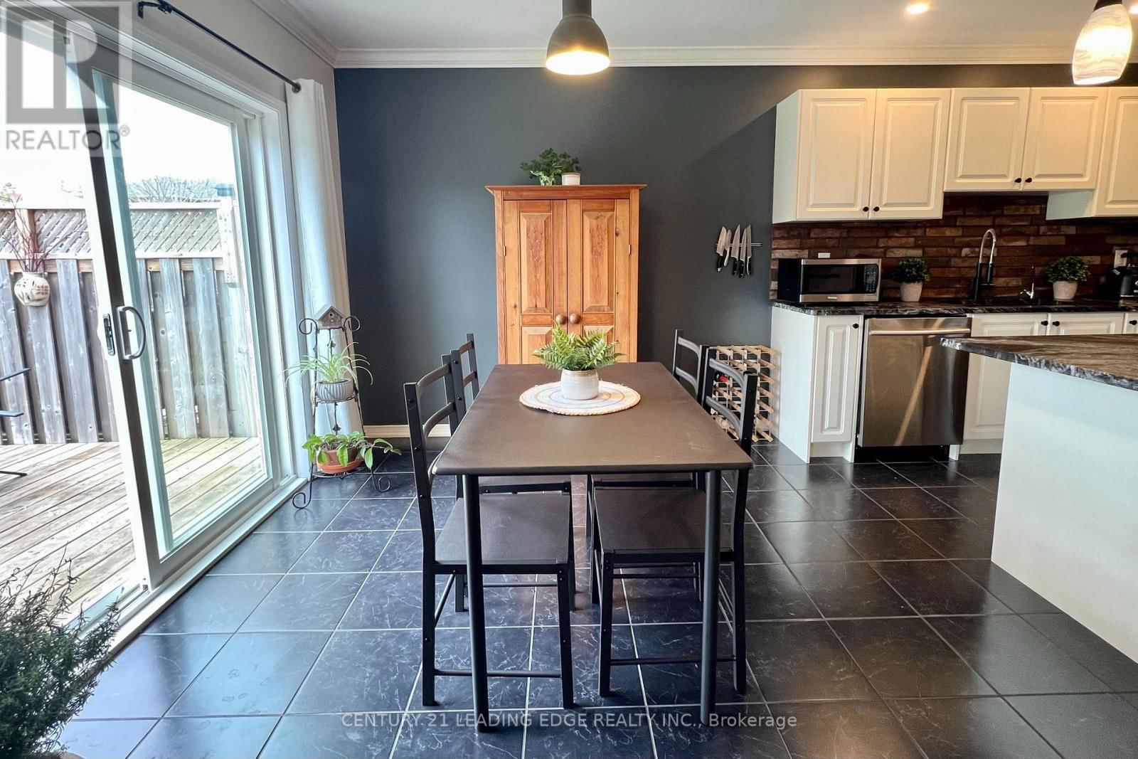 14 RENNIE STREET Image 20