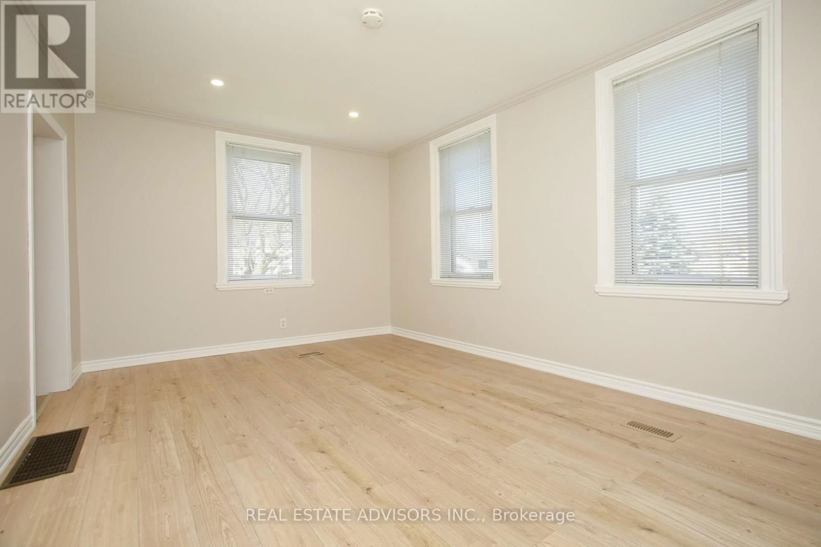 7 ELIZABETH STREET Image 9