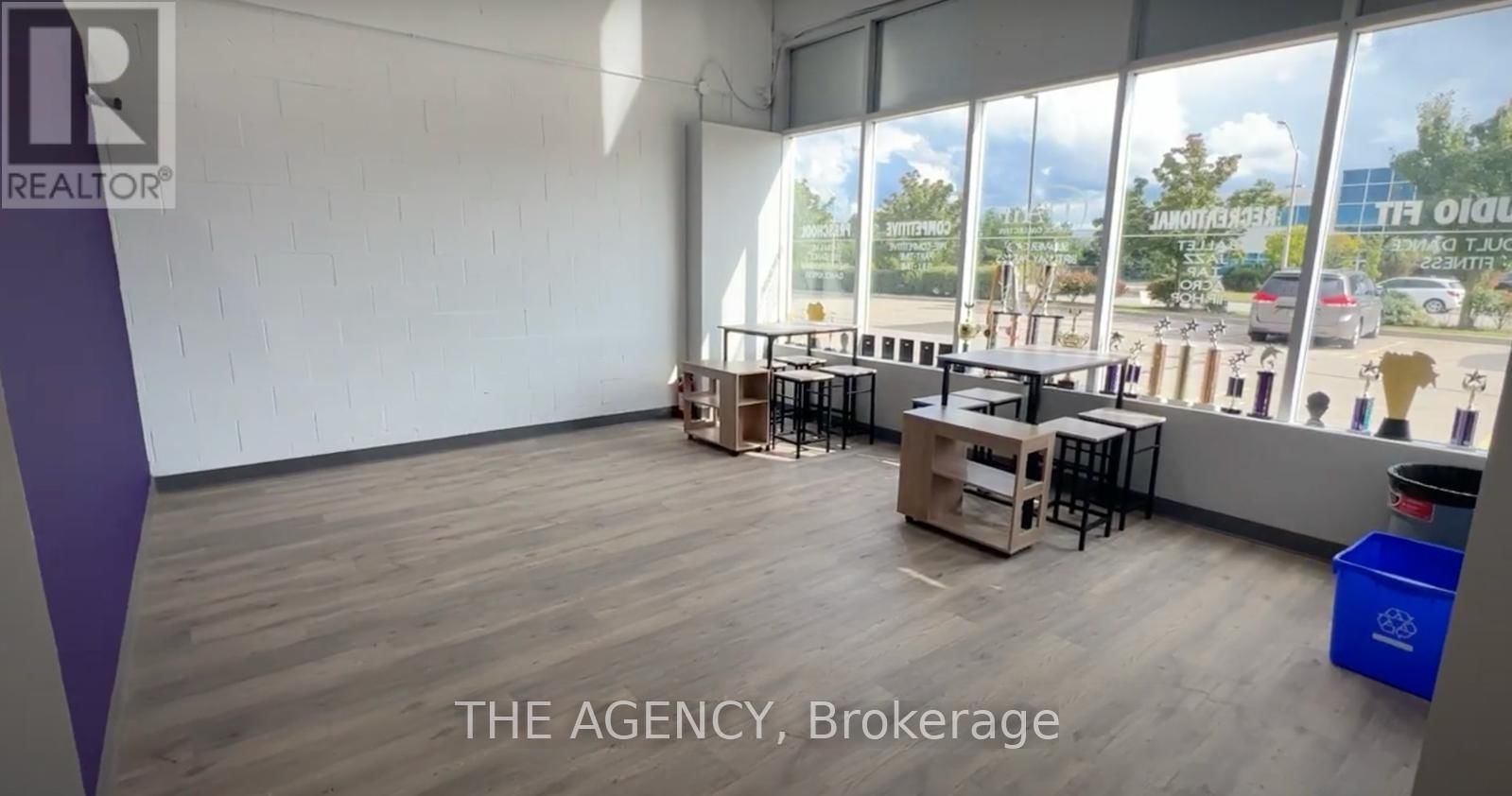11 - 399 FOUR VALLEY DRIVE Image 3