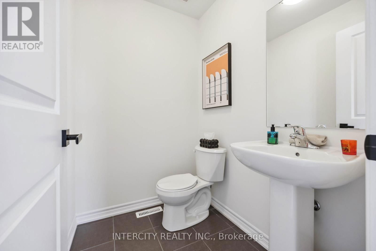 43 GRIFFITH STREET Image 17