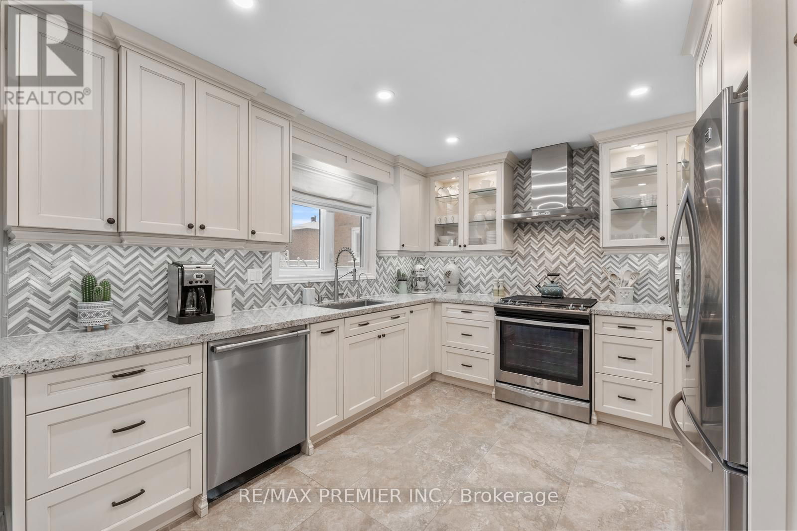 19 CLAUDIA AVENUE Image 12