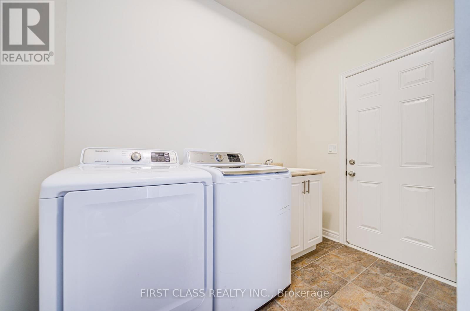 25 LASKIN DRIVE Image 11