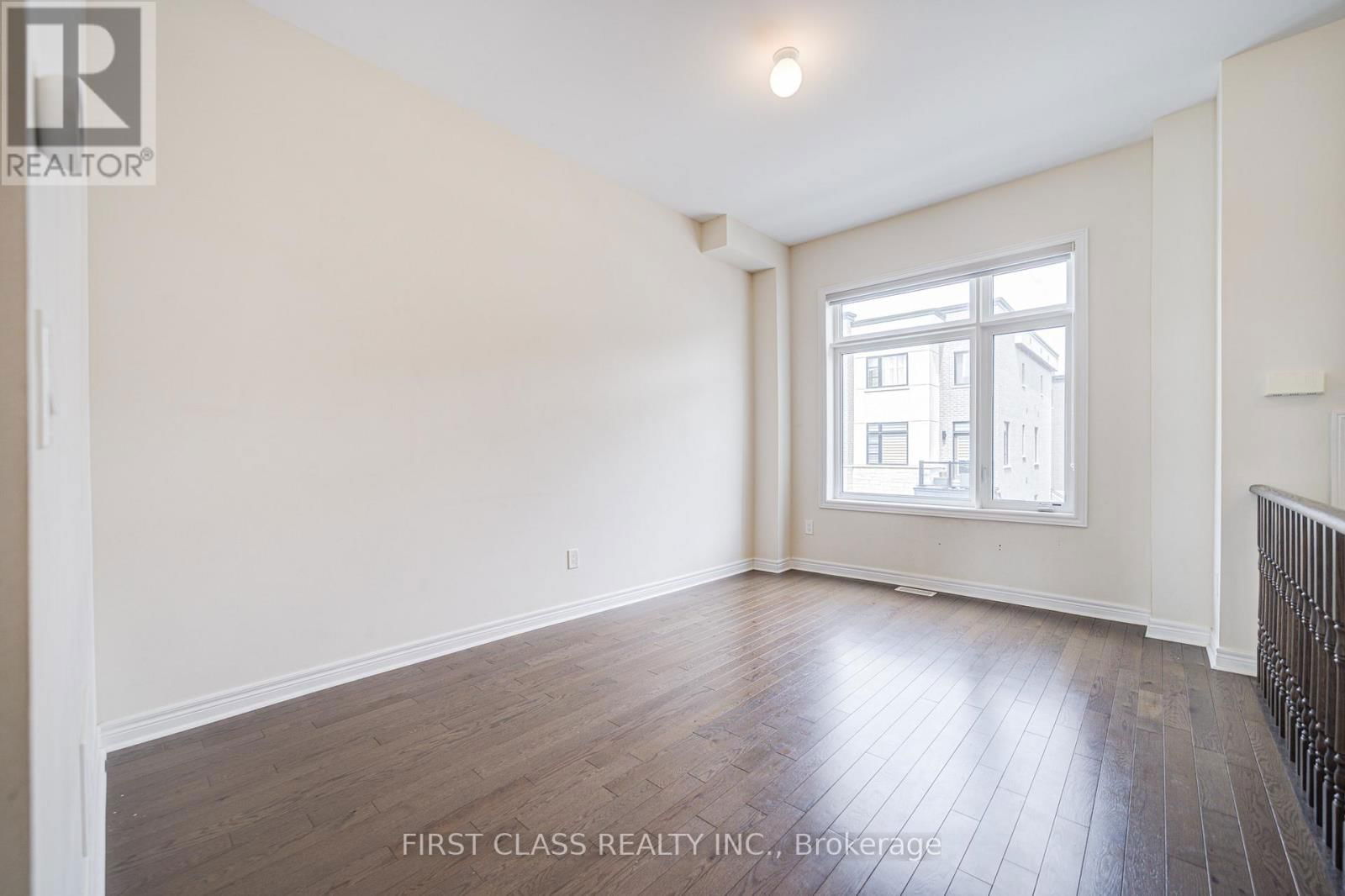 25 LASKIN DRIVE Image 12