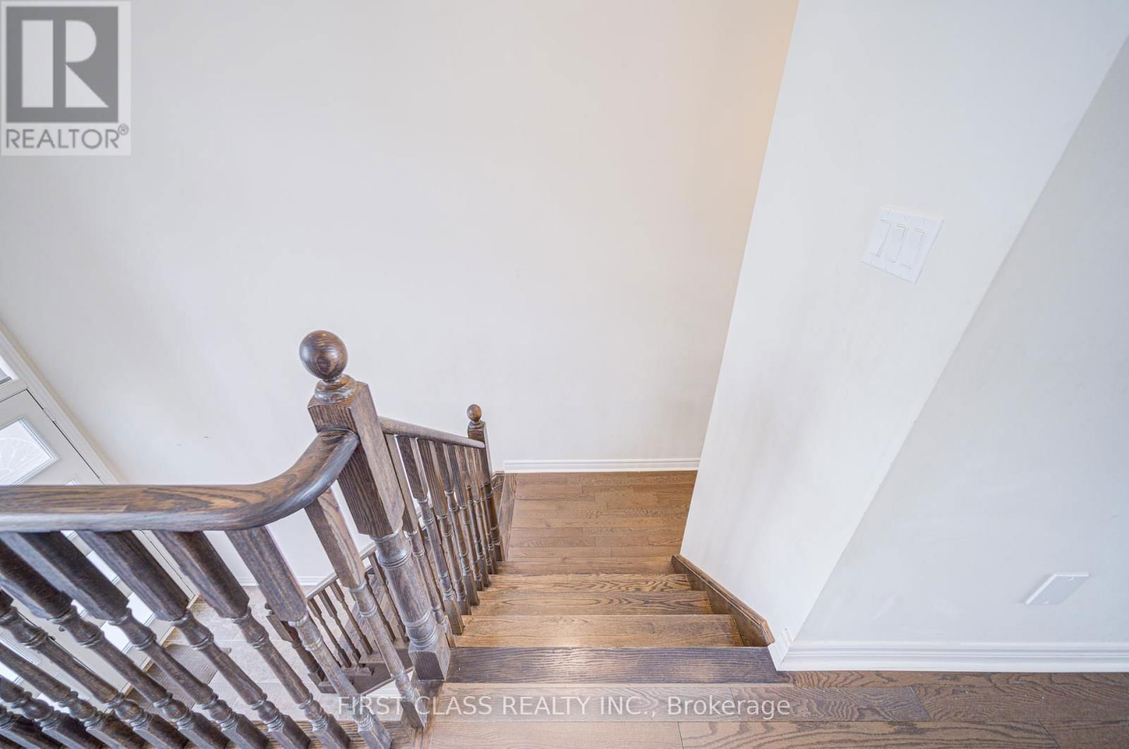 25 LASKIN DRIVE Image 2