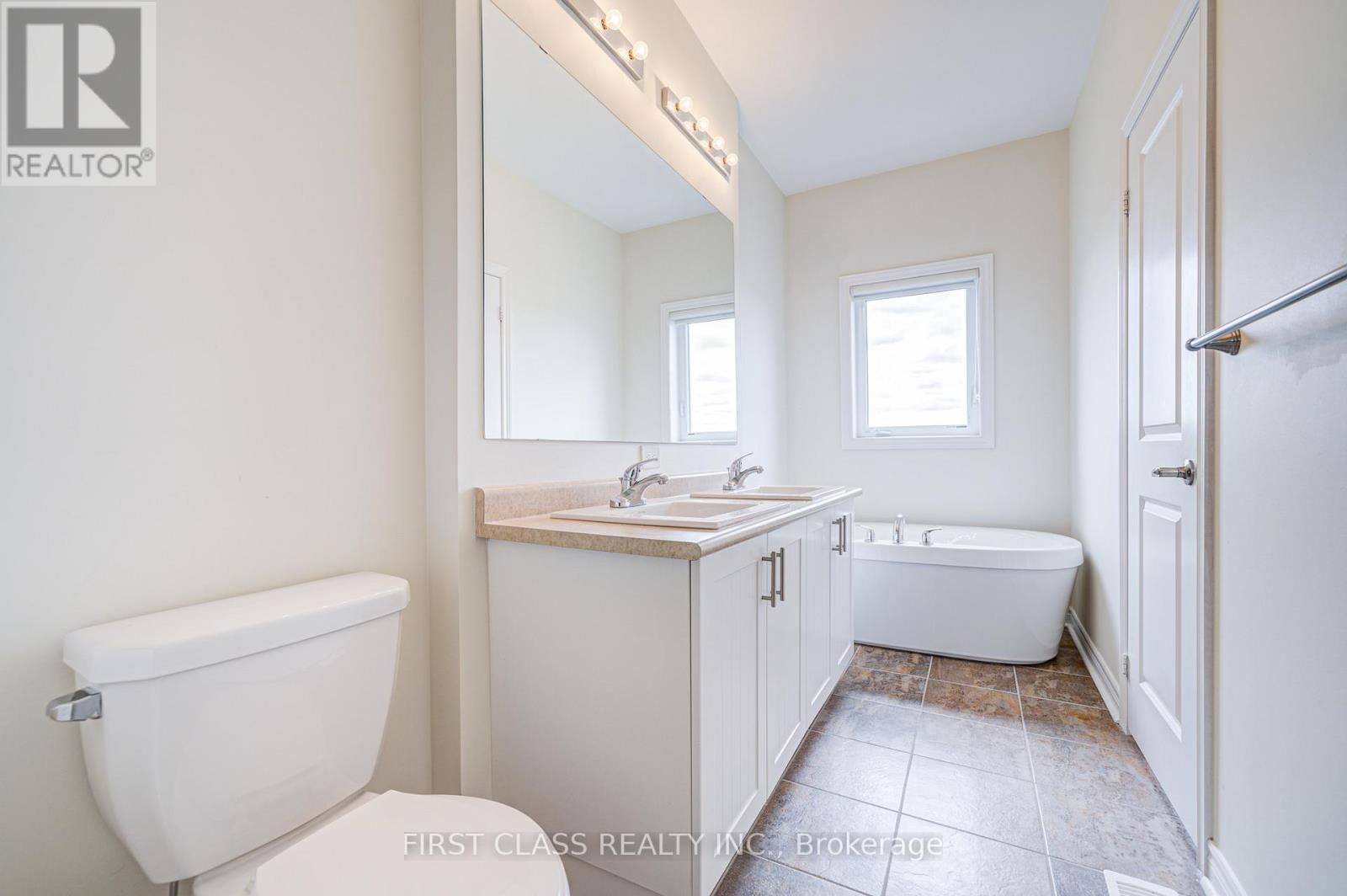 25 LASKIN DRIVE Image 32