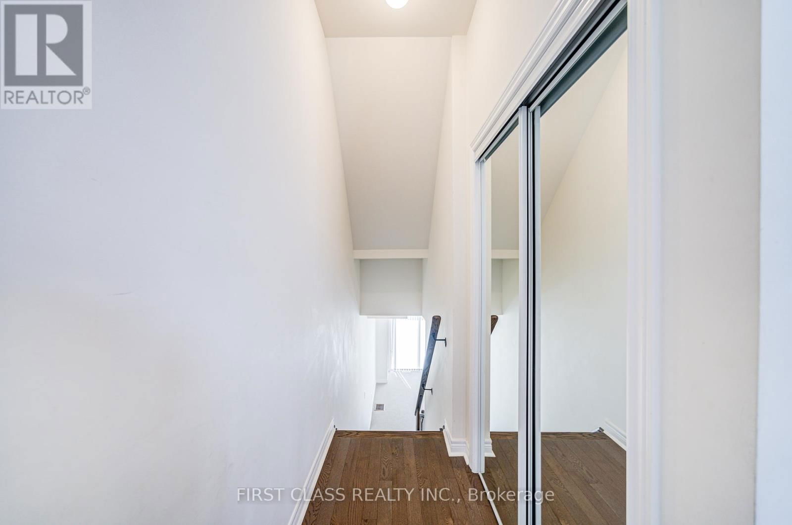 25 LASKIN DRIVE Image 4