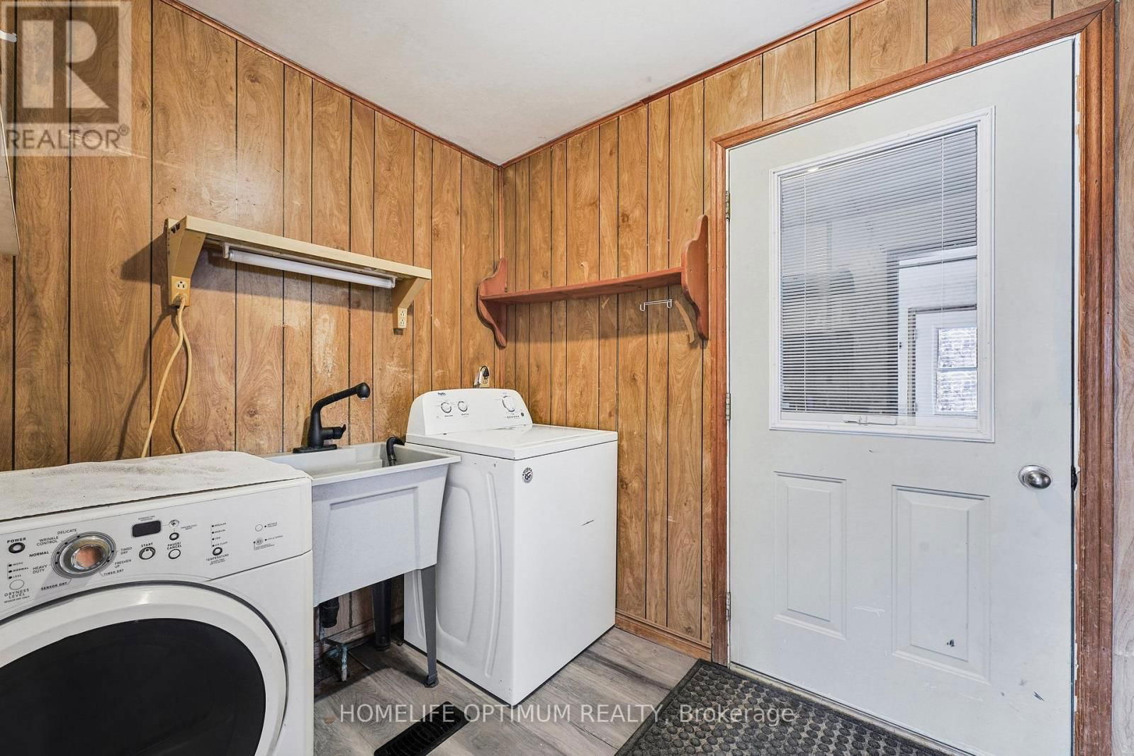 209 BARRIE STREET Image 14