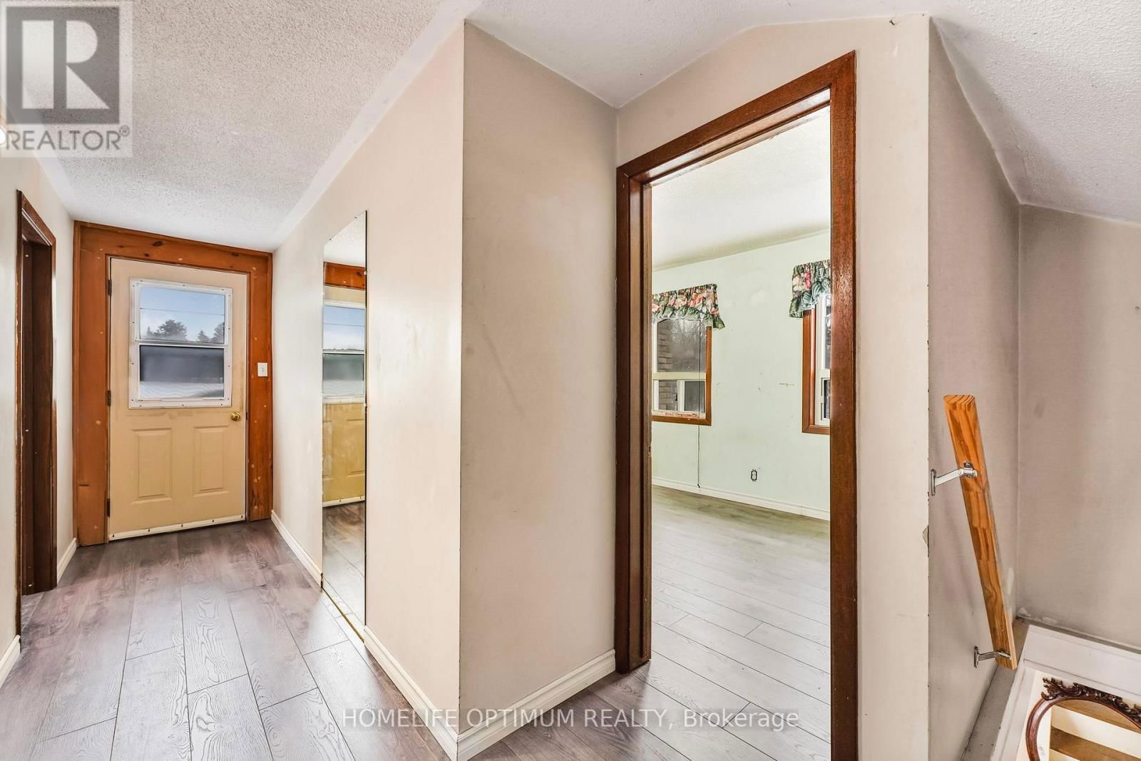 209 BARRIE STREET Image 16
