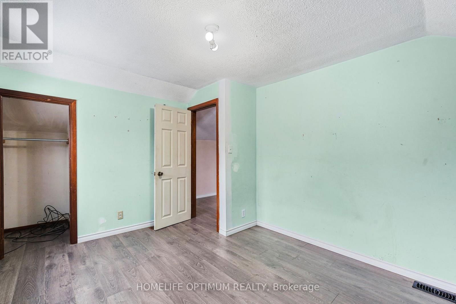209 BARRIE STREET Image 17