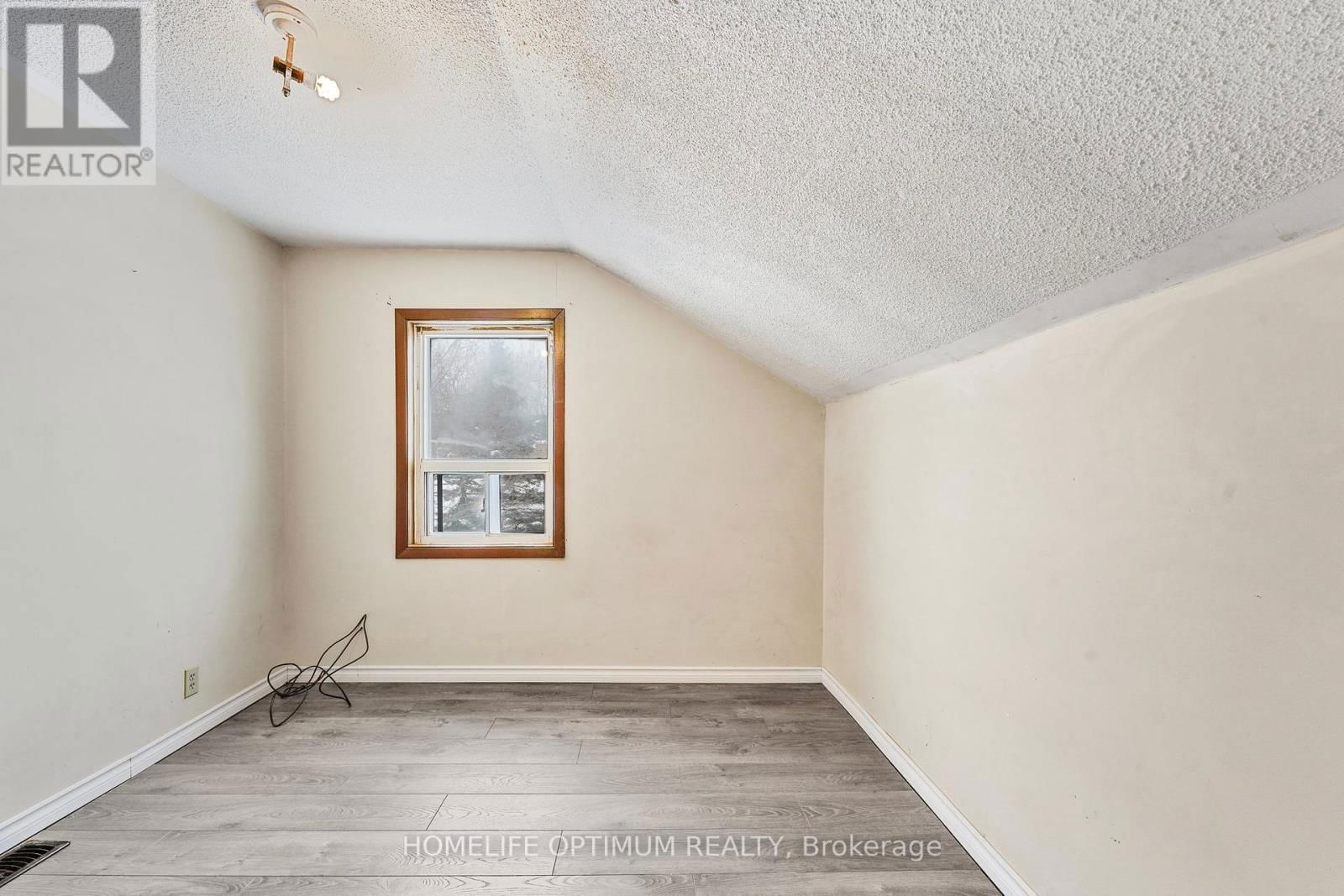 209 BARRIE STREET Image 18