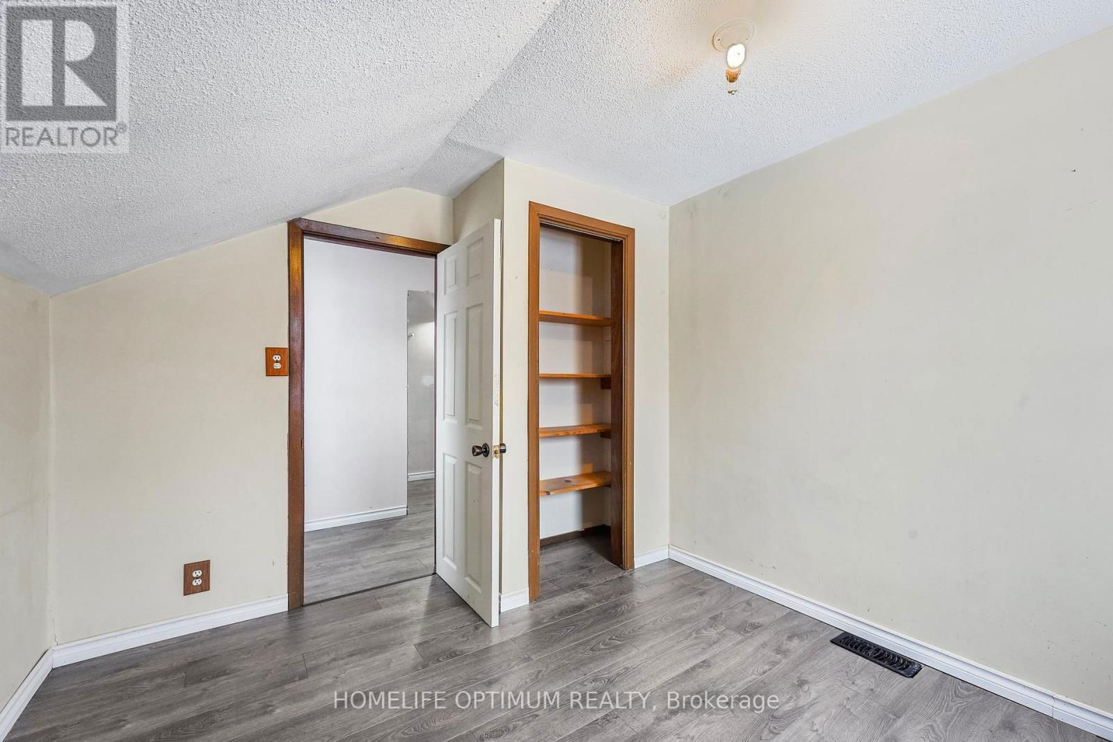 209 BARRIE STREET Image 19