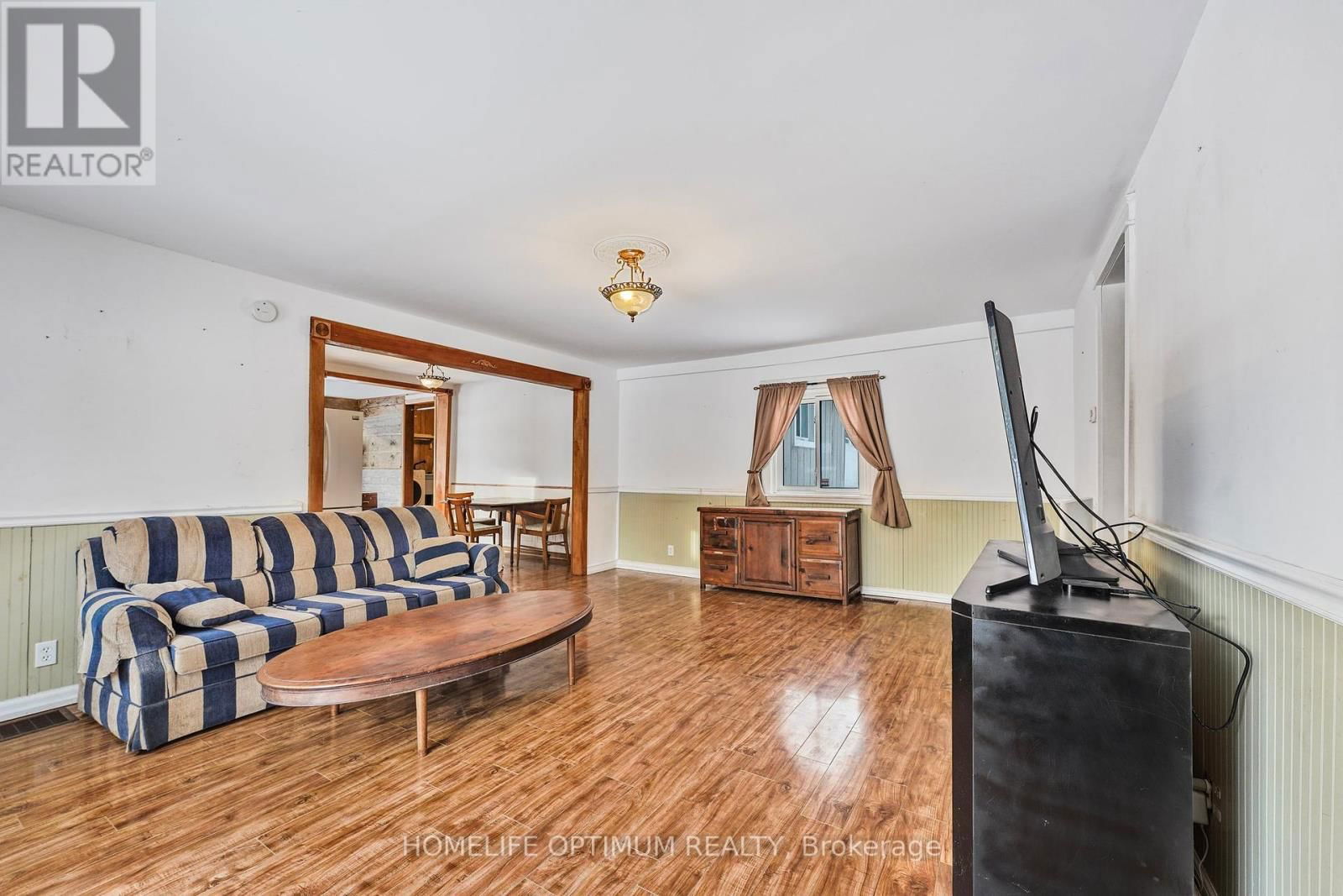 209 BARRIE STREET Image 5