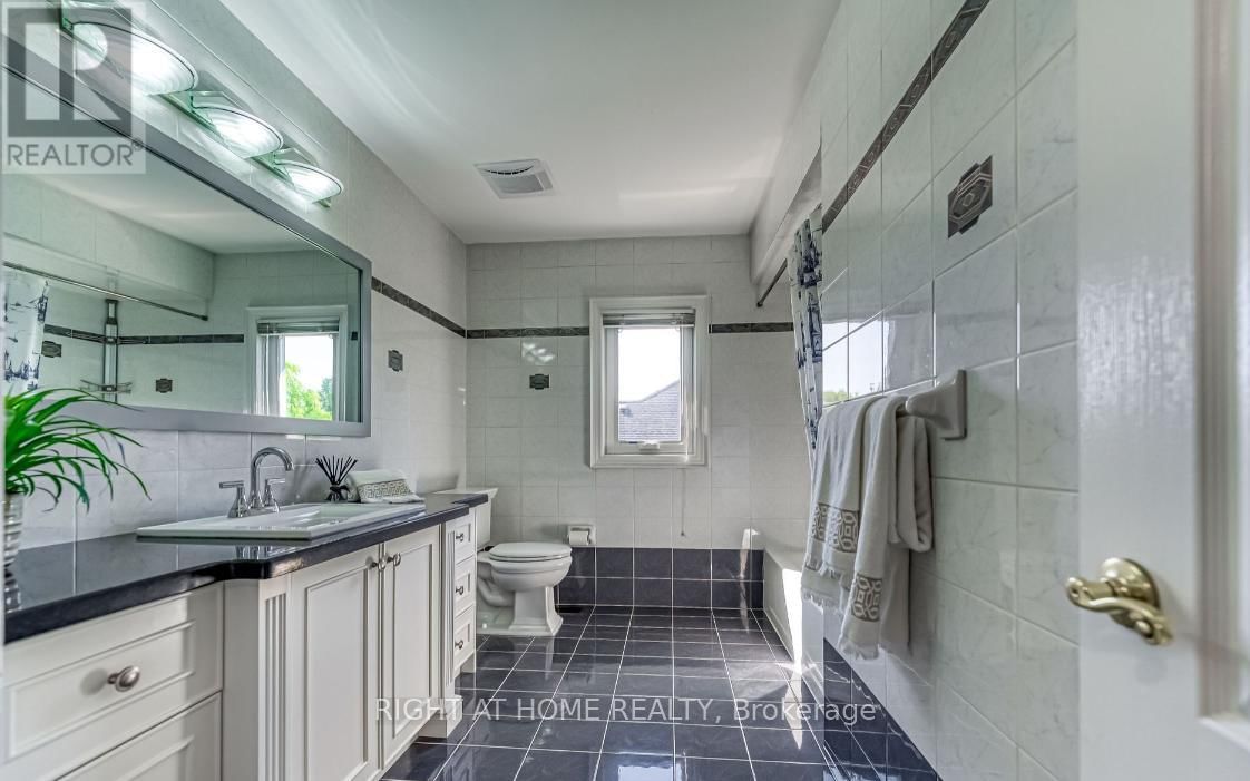 572 WYCLIFFE AVENUE Image 17