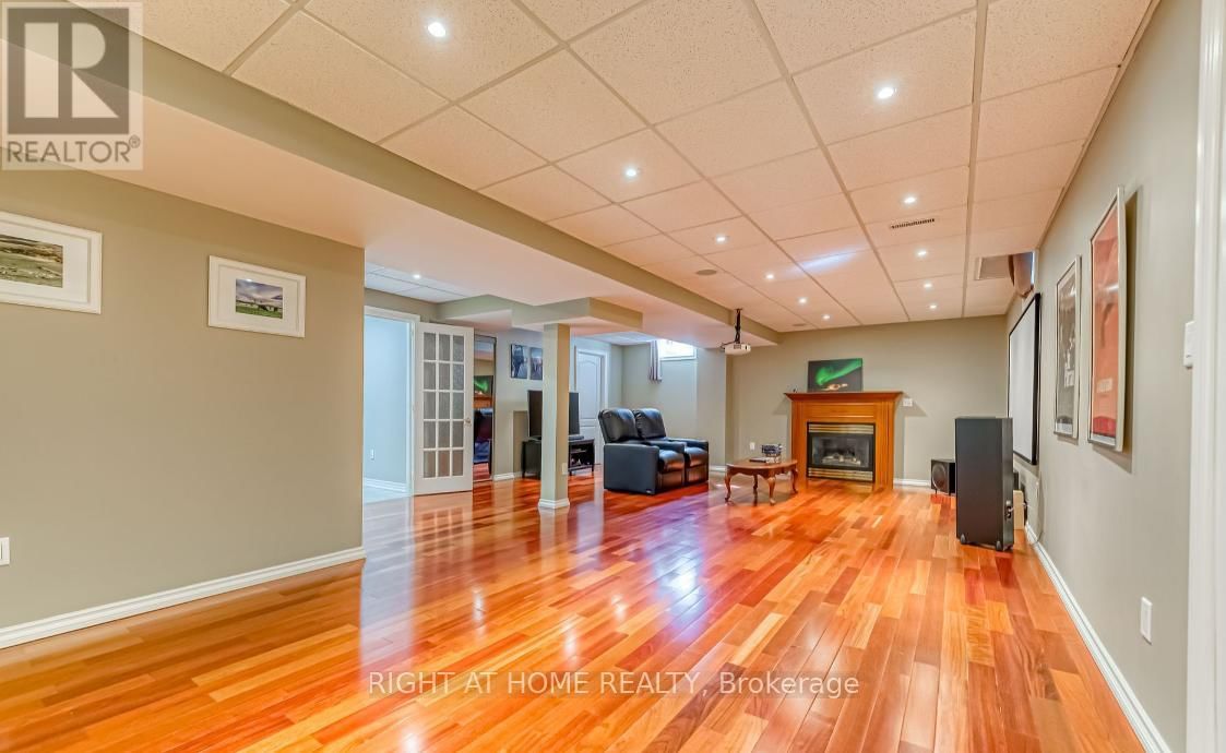 572 WYCLIFFE AVENUE Image 19