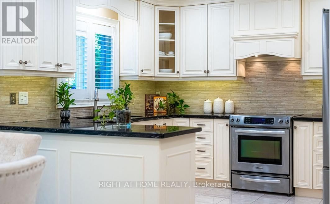 572 WYCLIFFE AVENUE Image 24