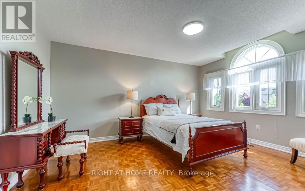 572 WYCLIFFE AVENUE Image 32