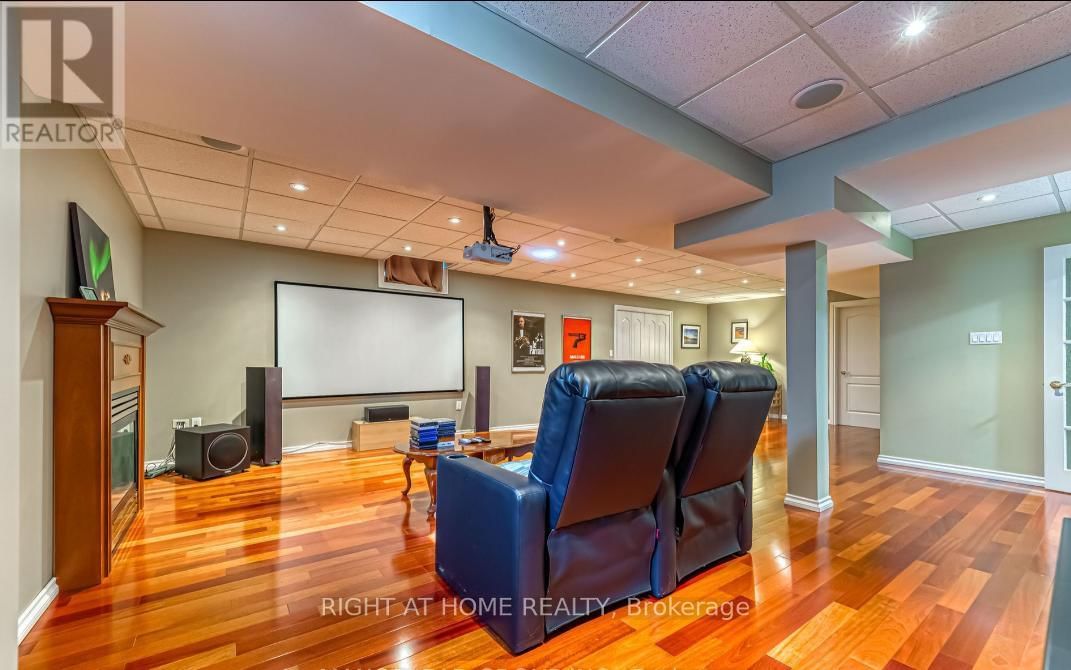 572 WYCLIFFE AVENUE Image 33