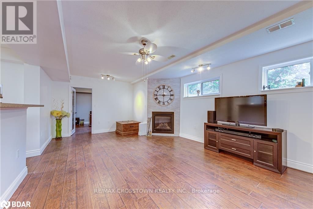 1104 ALFRED STREET Image 24