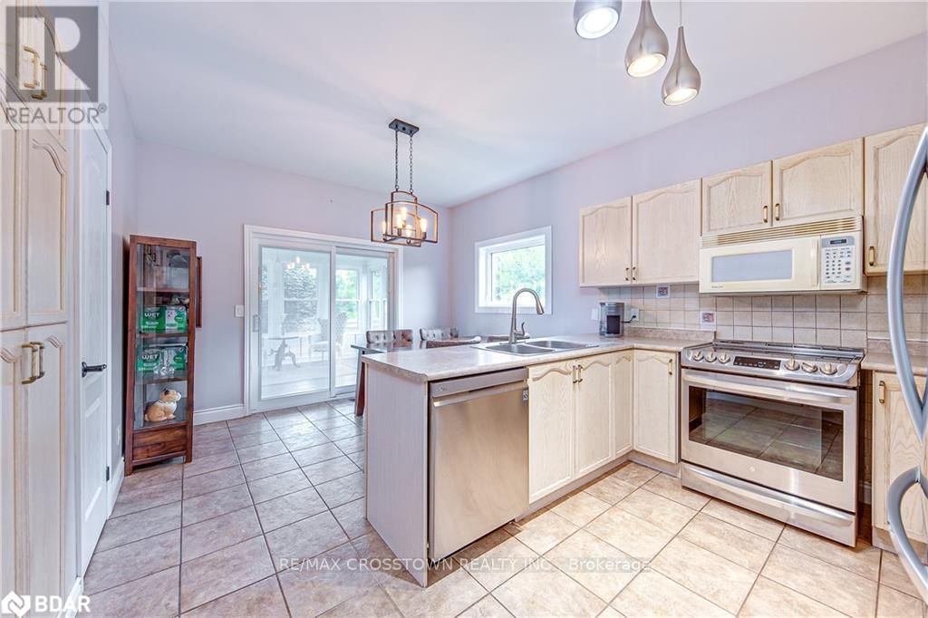 1104 ALFRED STREET Image 9